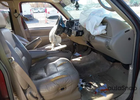 1998 Chevrolet Tahoe Ls z USA, uszkodzony, nr VIN 1GNEC13R4WJ350688